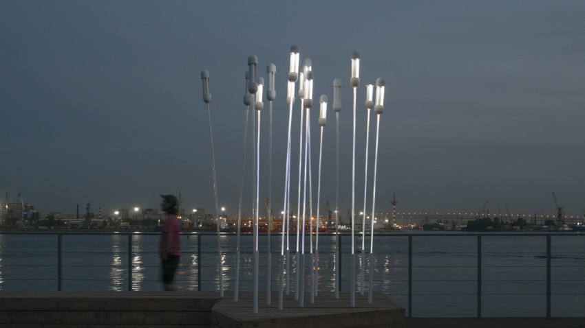 Reeds – kinetic light installation by VOLNA